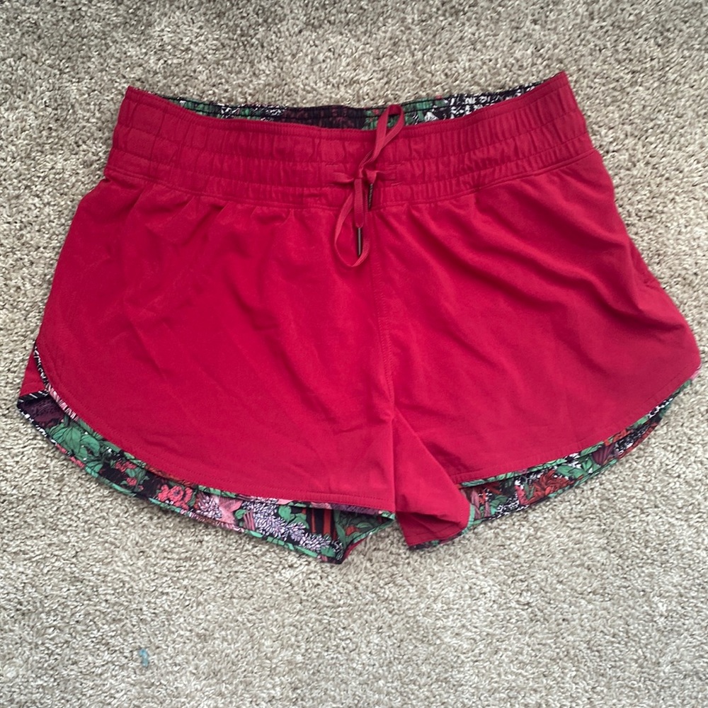 LULULEMON REVERSIBLE SHORTS